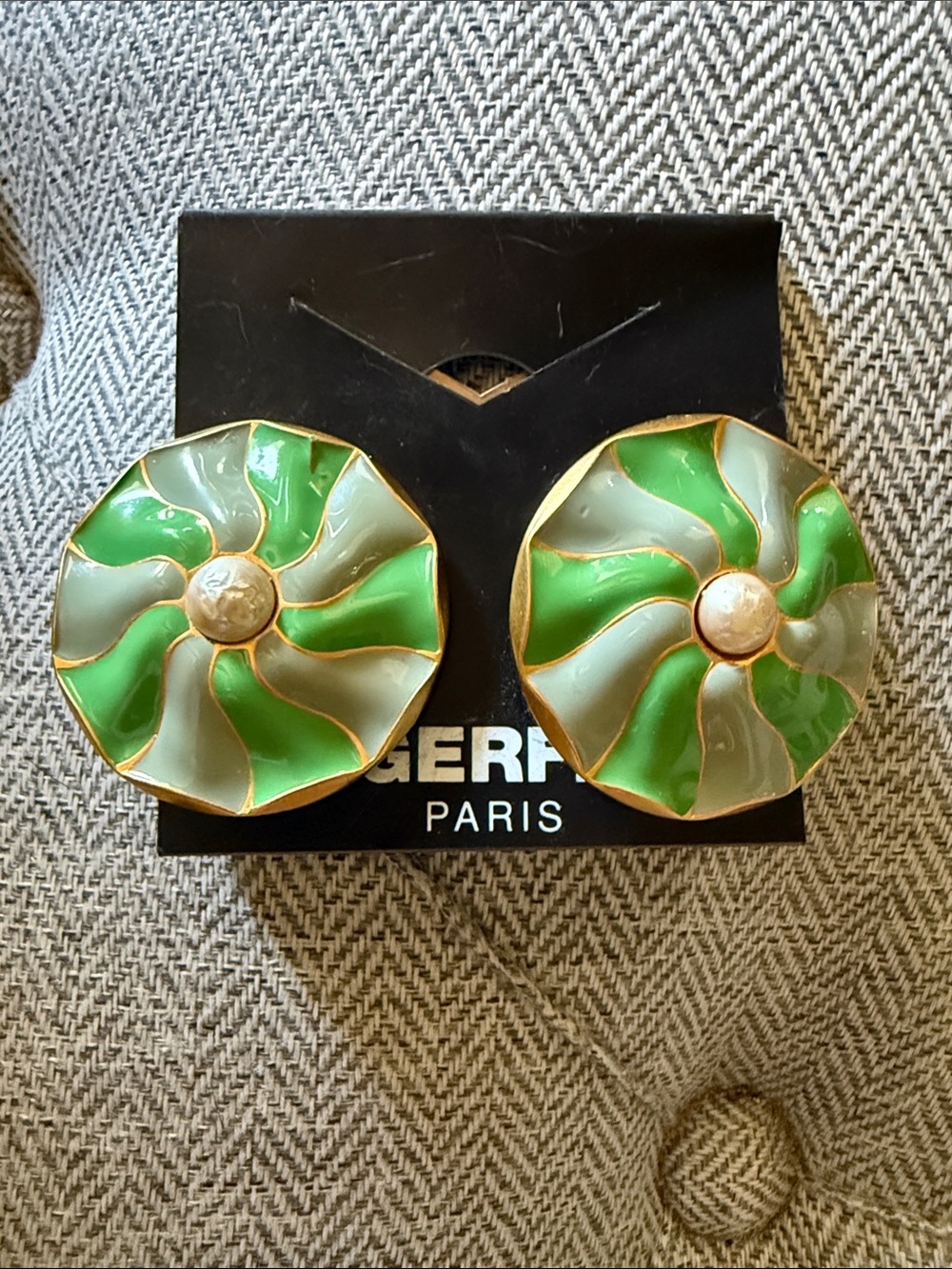 NWT Vintage Karl Lagerfeld Paris Green & White Enamel Floral Clip-On Earrings